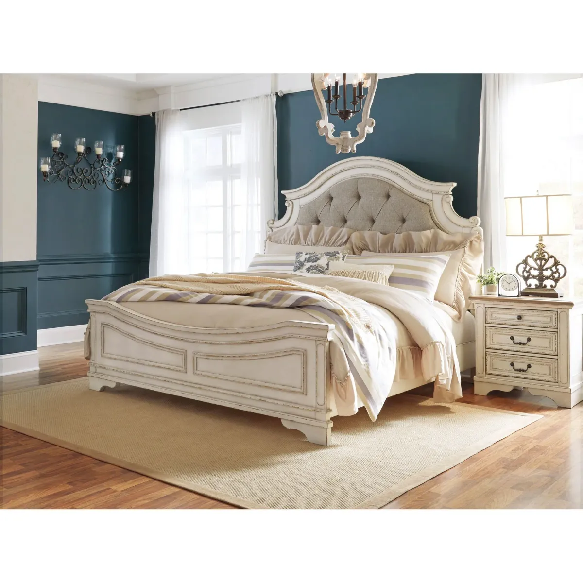 Realyn Upholstered Panel Bed