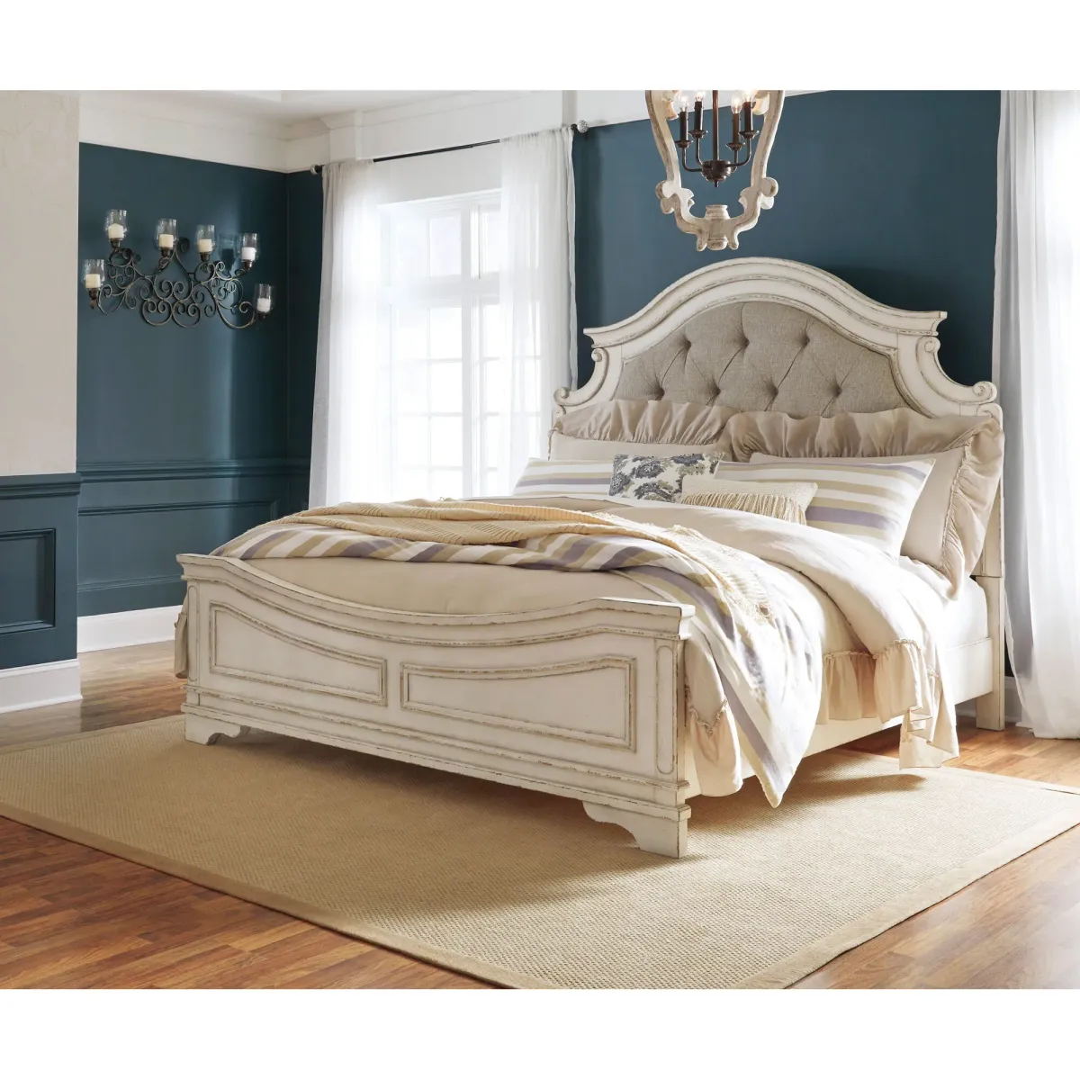 Realyn Upholstered Panel Bed