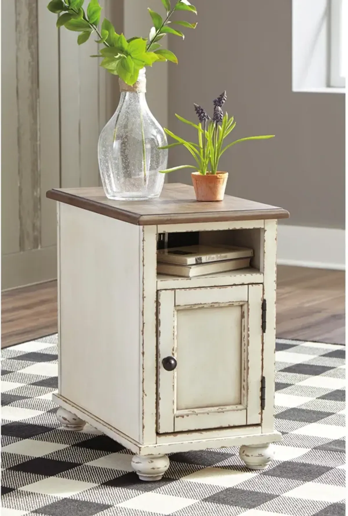 Realyn Chairside End Table