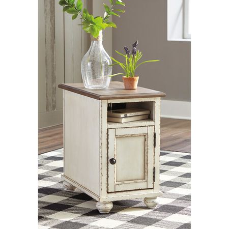 Realyn White Chairside End Table
