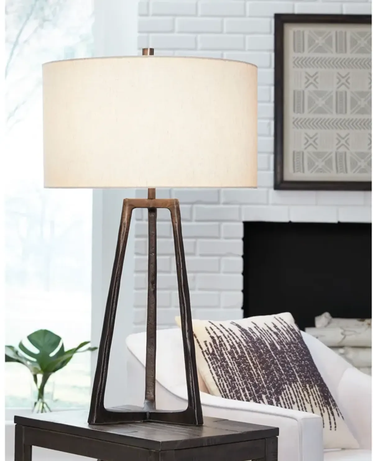 Wynlett Table Lamp