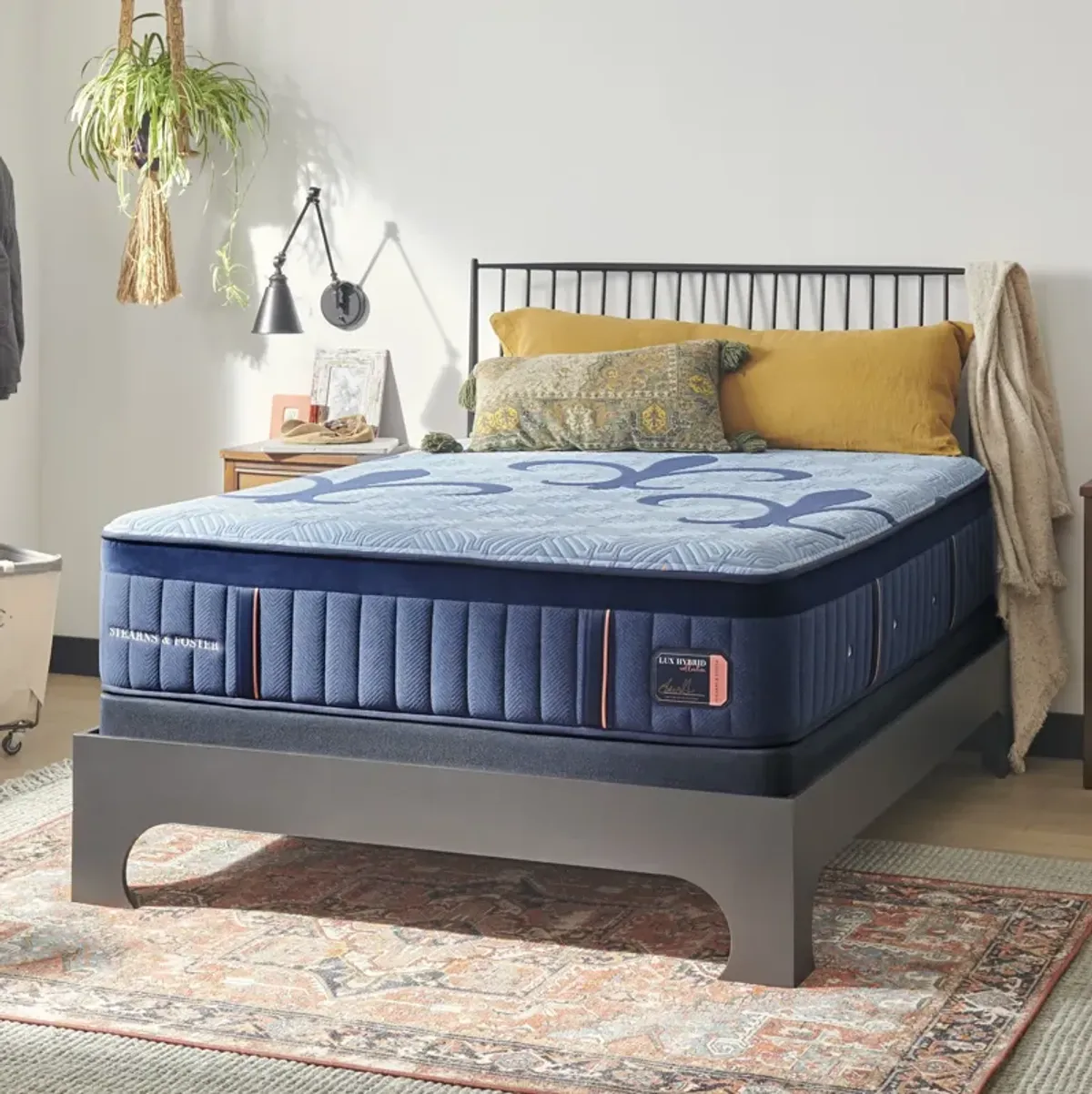 Stearns and Foster Lux Hybrid Medium Mattress