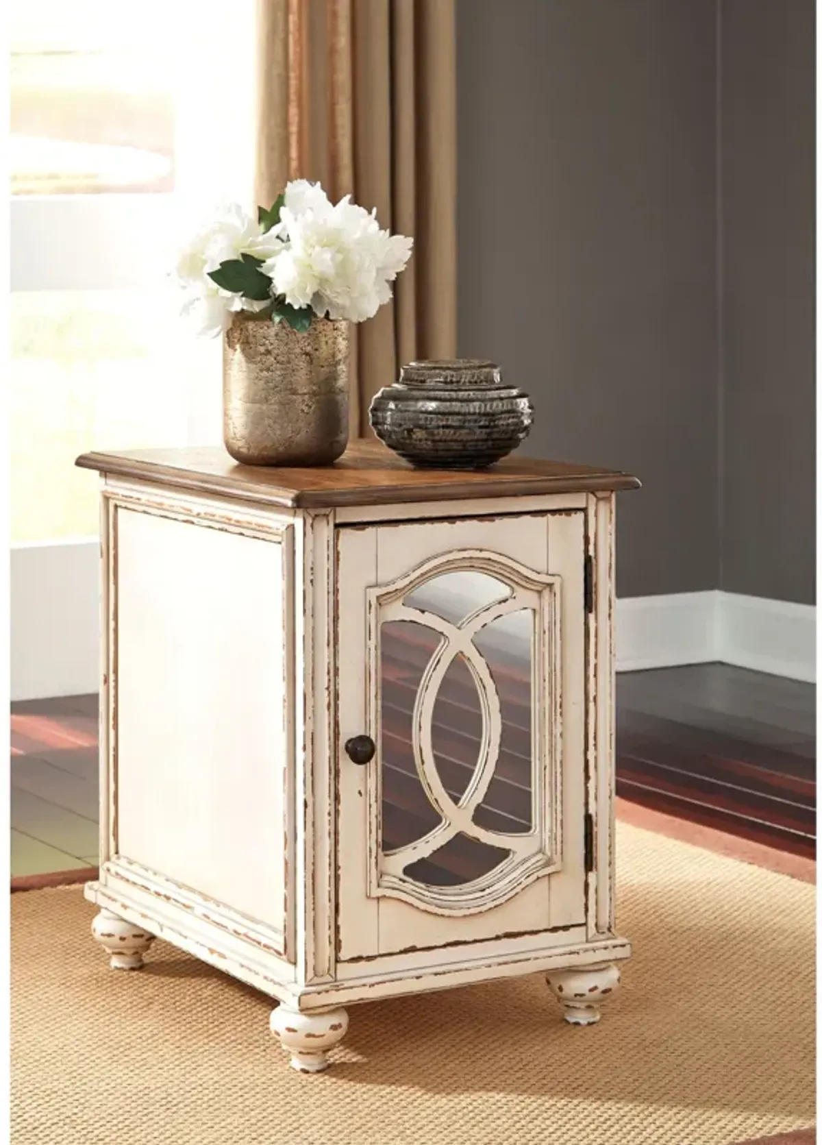 Realyn Mirror Chairside End Table