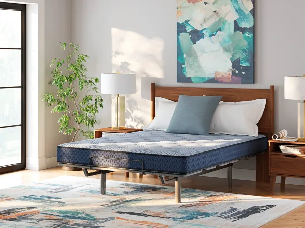 Ashley Furniture Ashley Peak 2.0 8 Inch Innerspring Mattress