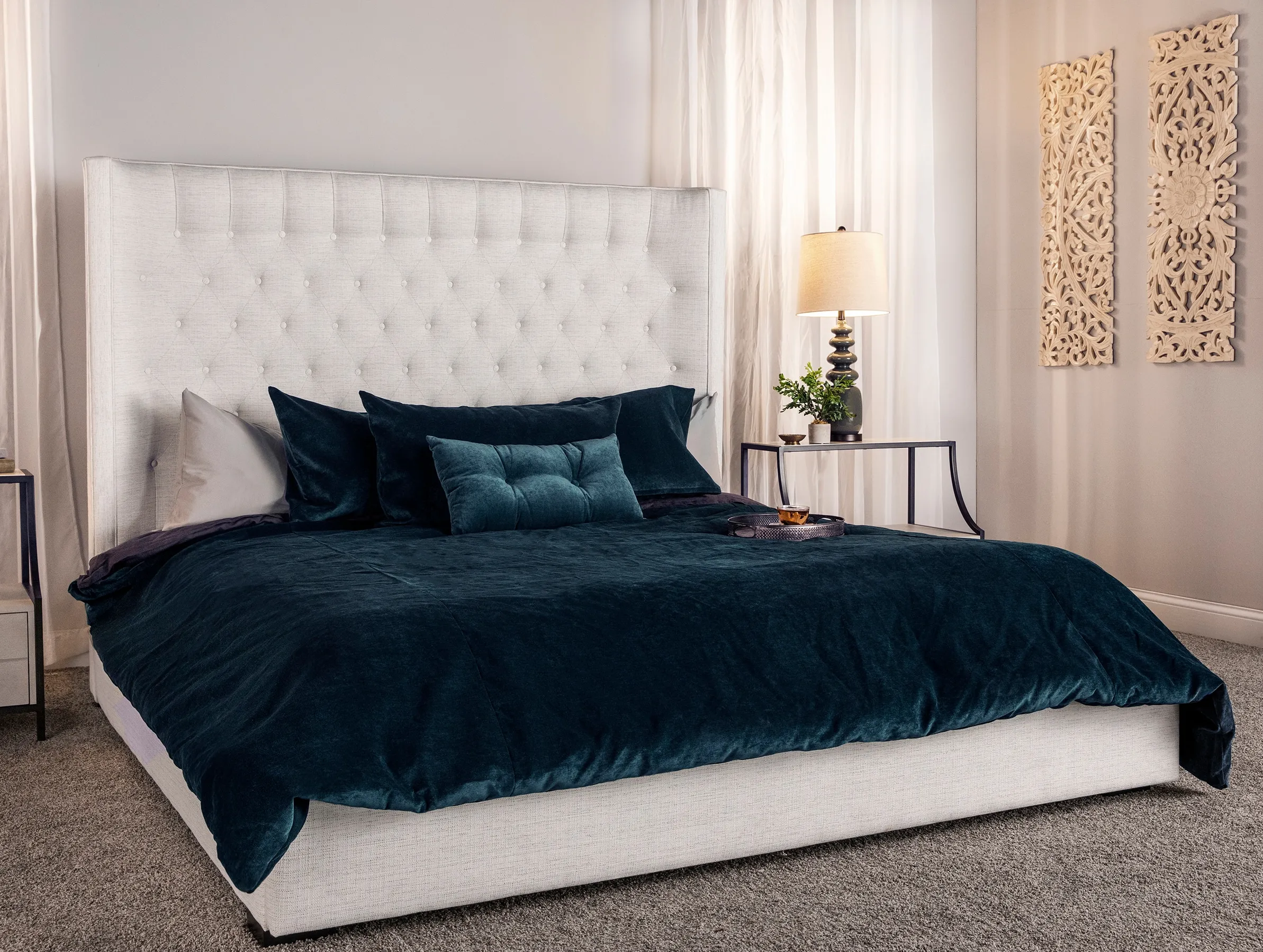 Carly Full Upholstered Bed (Discontinued Slats)