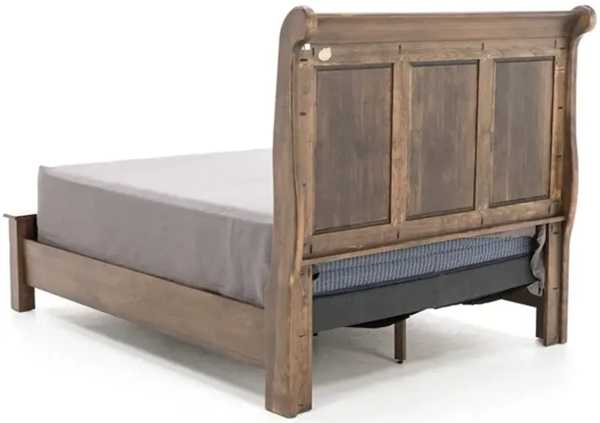 Daniel's Amish Lewiston Queen Sleigh Bed