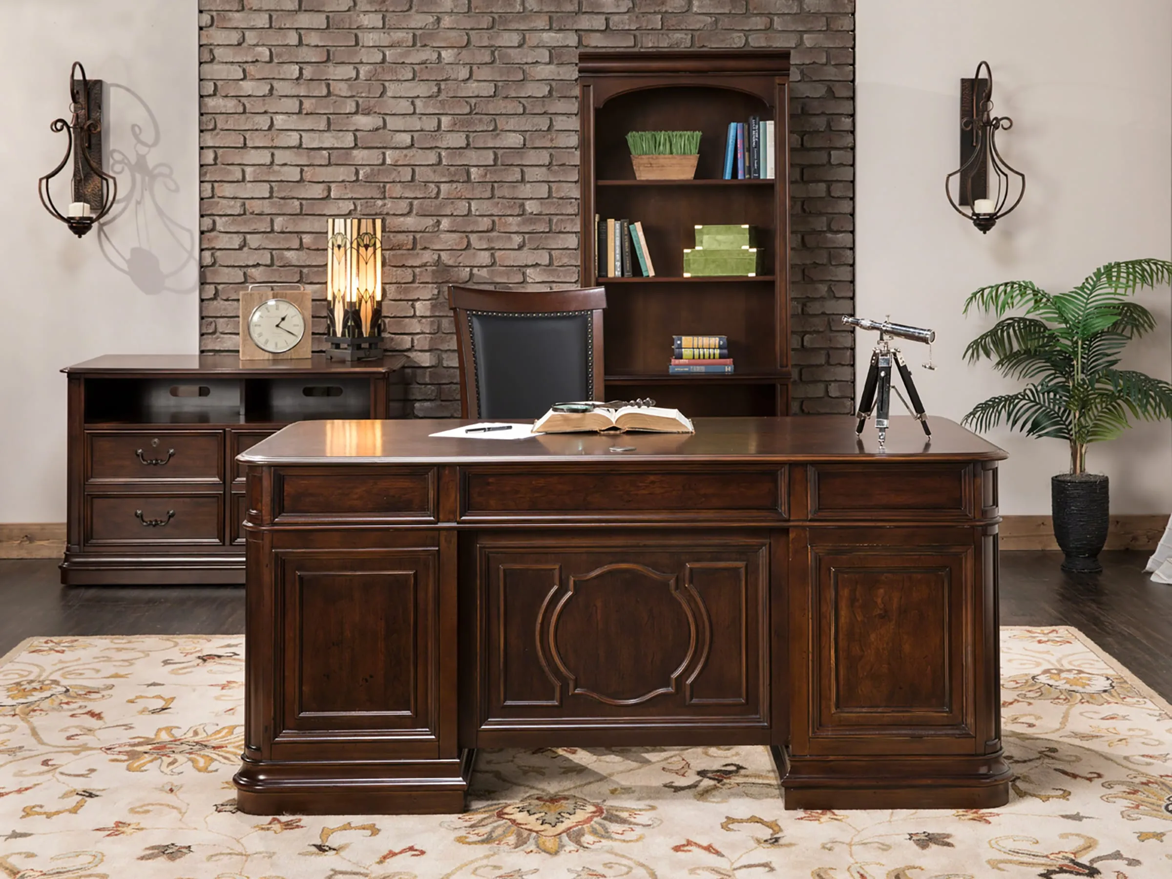 Brayton Manor Jr. Executive Desk