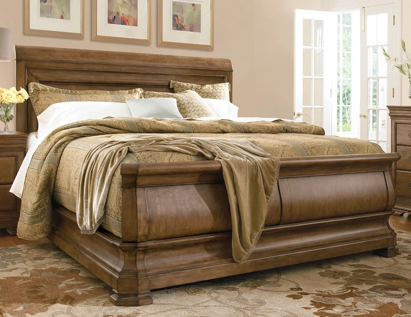 New Lou Queen Sleigh Bed