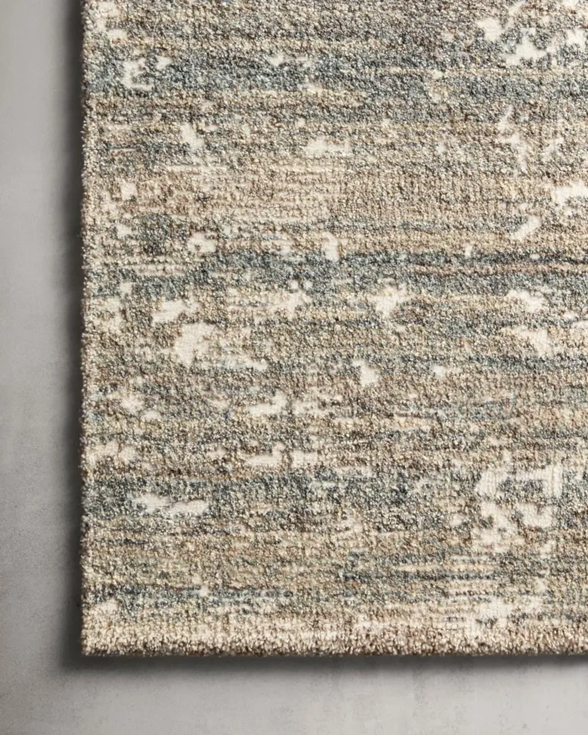 Augustus Fog Area Rug 5'3"W x 7'8"L