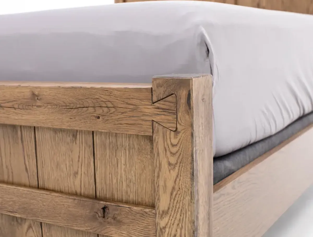 Dovetail Queen Board & Batten Bed