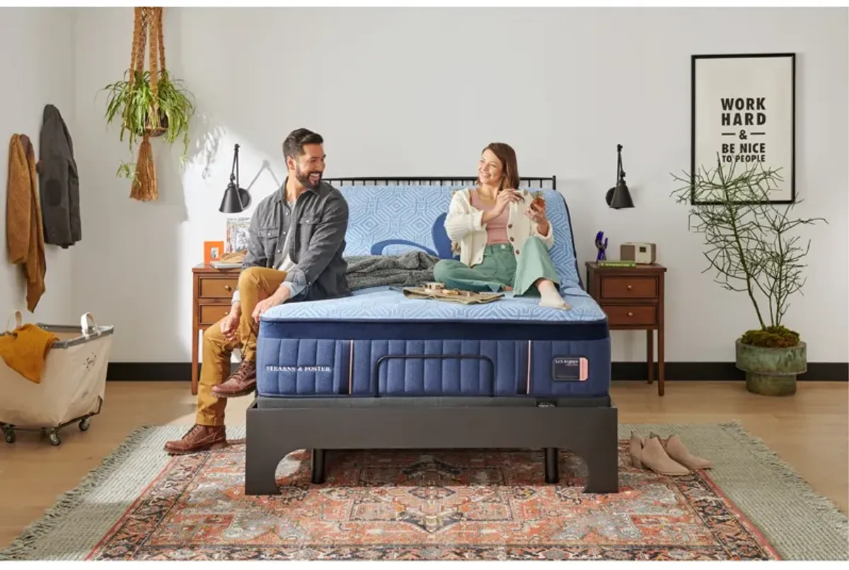 Stearns & Foster Luxury Hybrid Firm California King Mattress