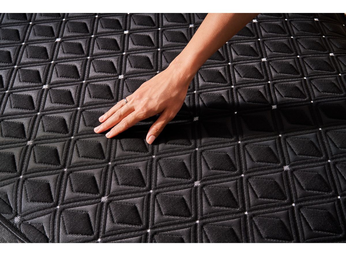 Beautyrest Black Series 3 Hybrid Firm King Mattress