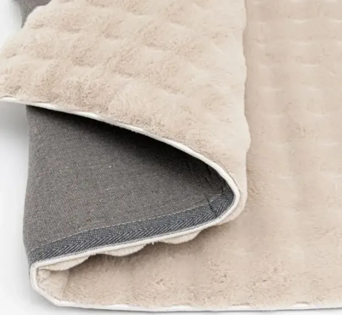 BUbble Ivory Faux Fur/Memory Foam Area Rug 7'6"W x 9'6"L