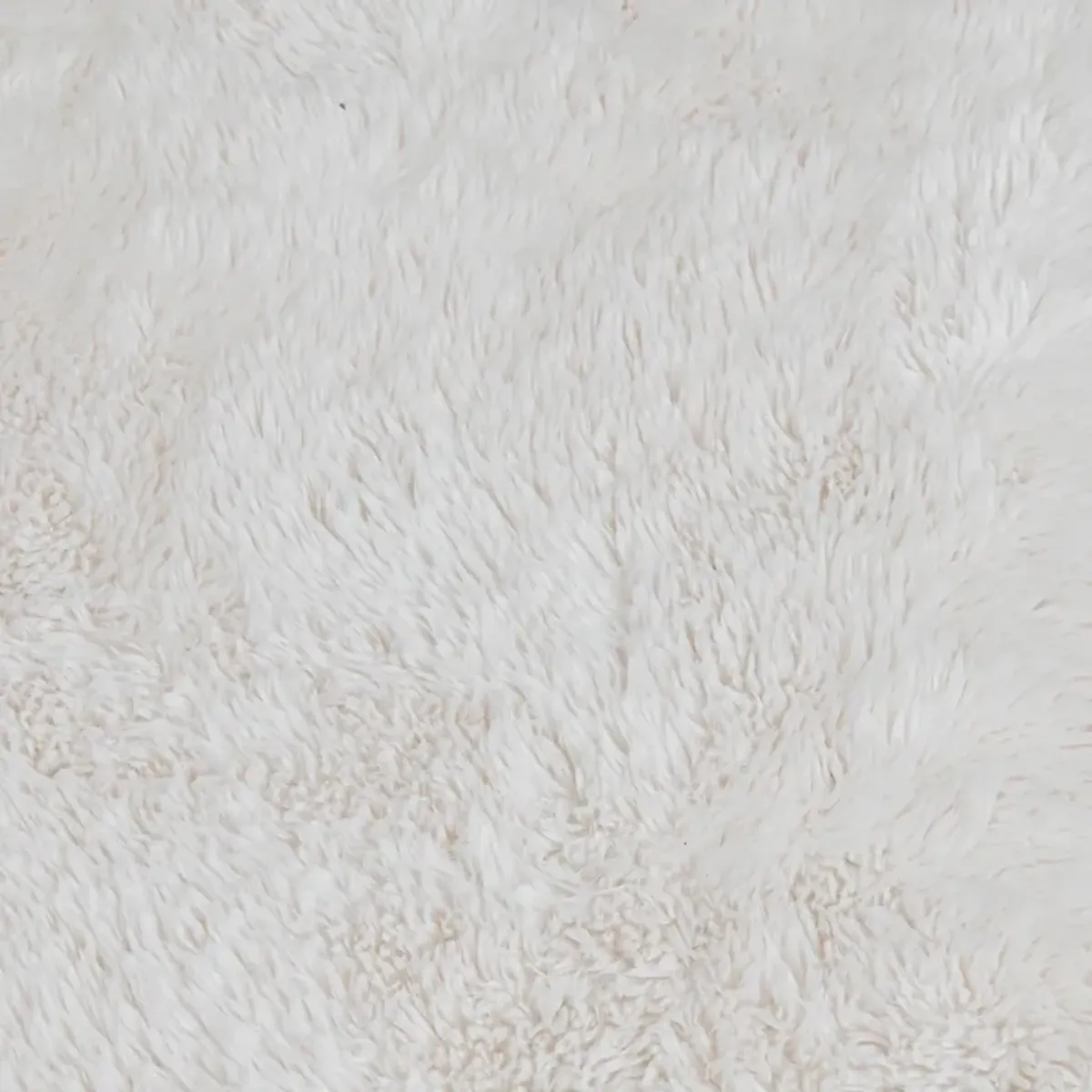 Belgian White Faux Fur/Memory Foam Area Rug 7'6"W x 9'6"L