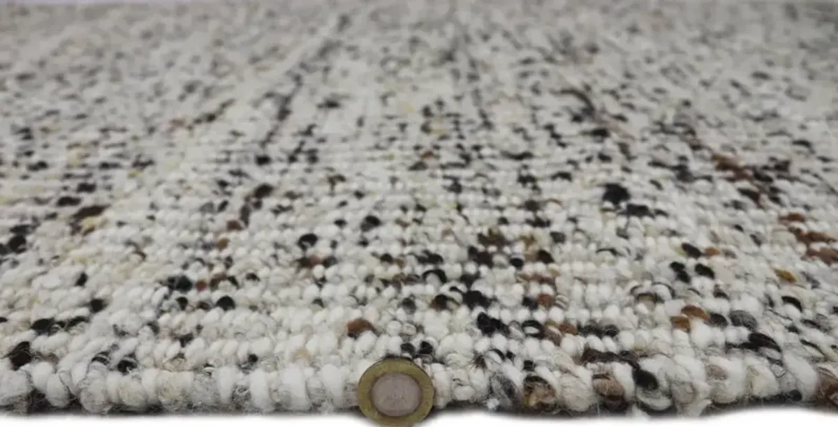 Darcy Ivory/Espresso Area Rug 5'6"W x 8'6"L