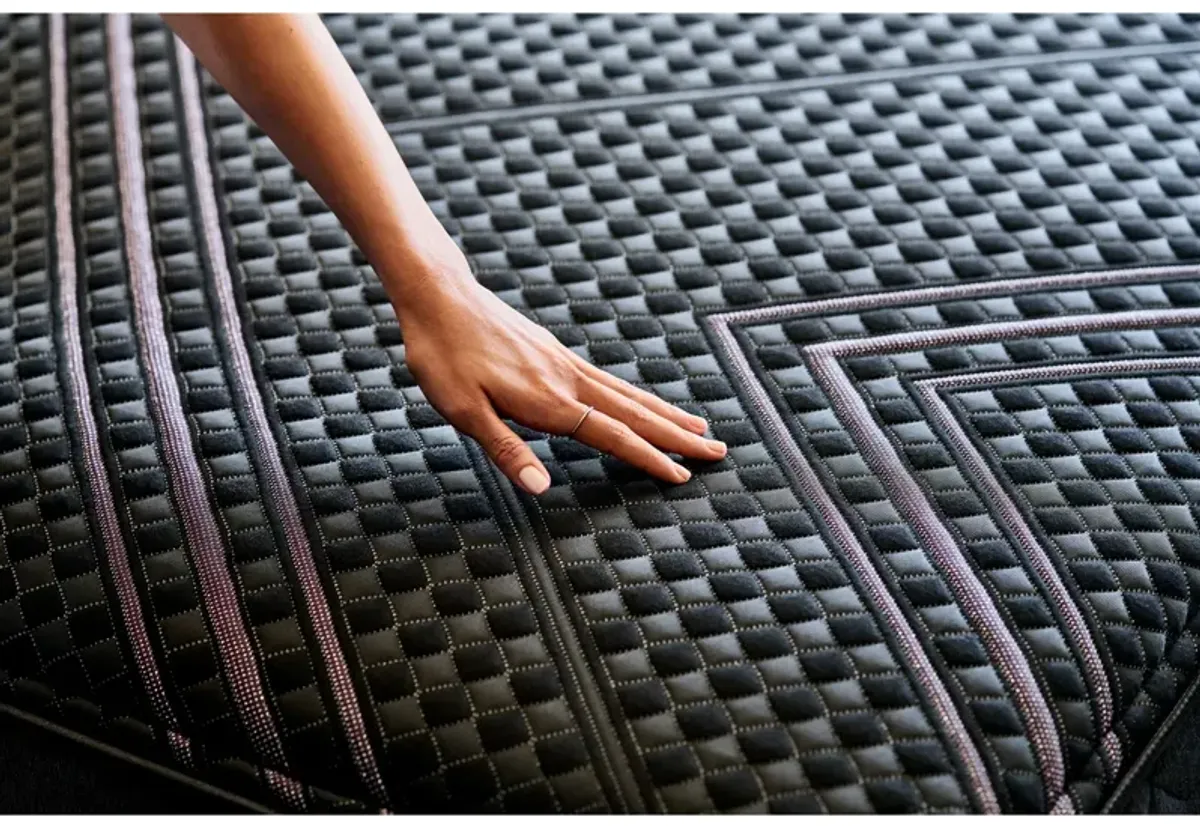 Beautyrest Black Series 2 Hybrid Plush Queen Mattress