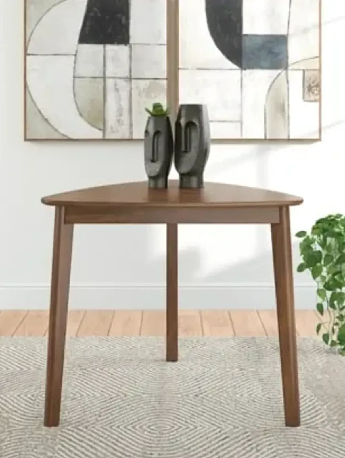Ivy Triangle Table