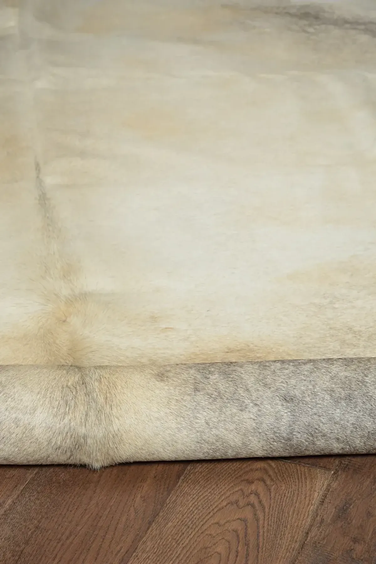 Cowhide 5' x 8' Area Rug - Light Brindle