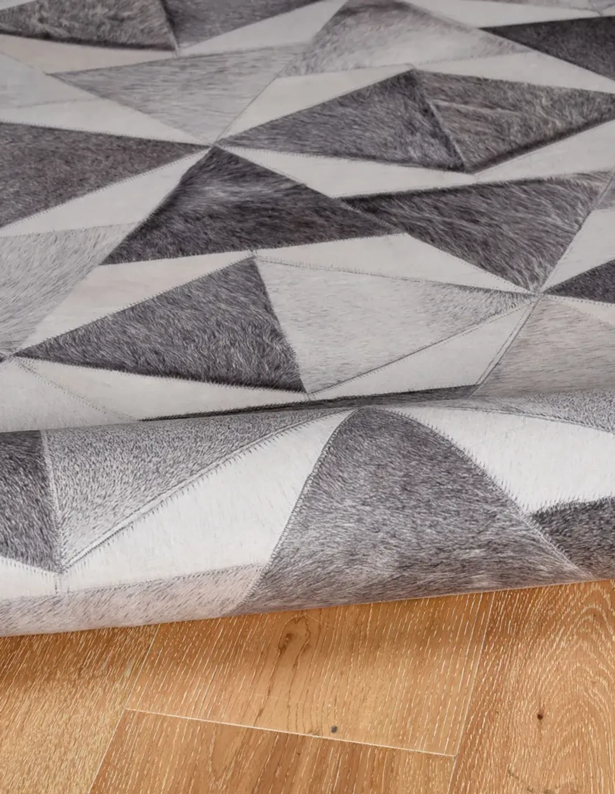 Acute 5 X 7 Area Rug - Gray/Ivory