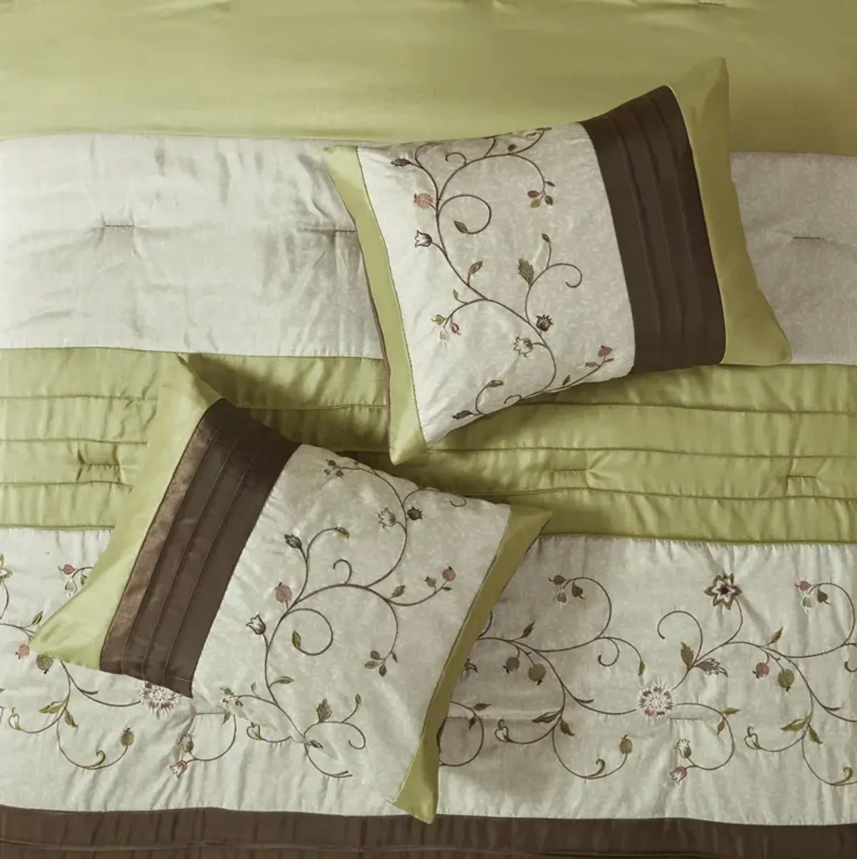 Clara Queen Comforter Set - Green