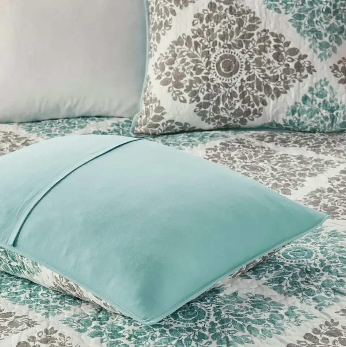 Melinda Full/Queen Reversible Coverlet Set