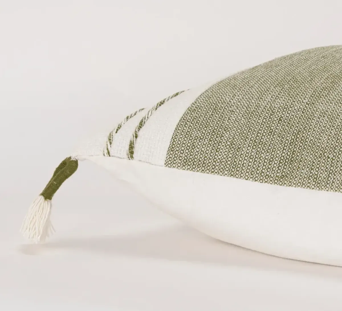 Amarah 20" X 20" Pillow - Green