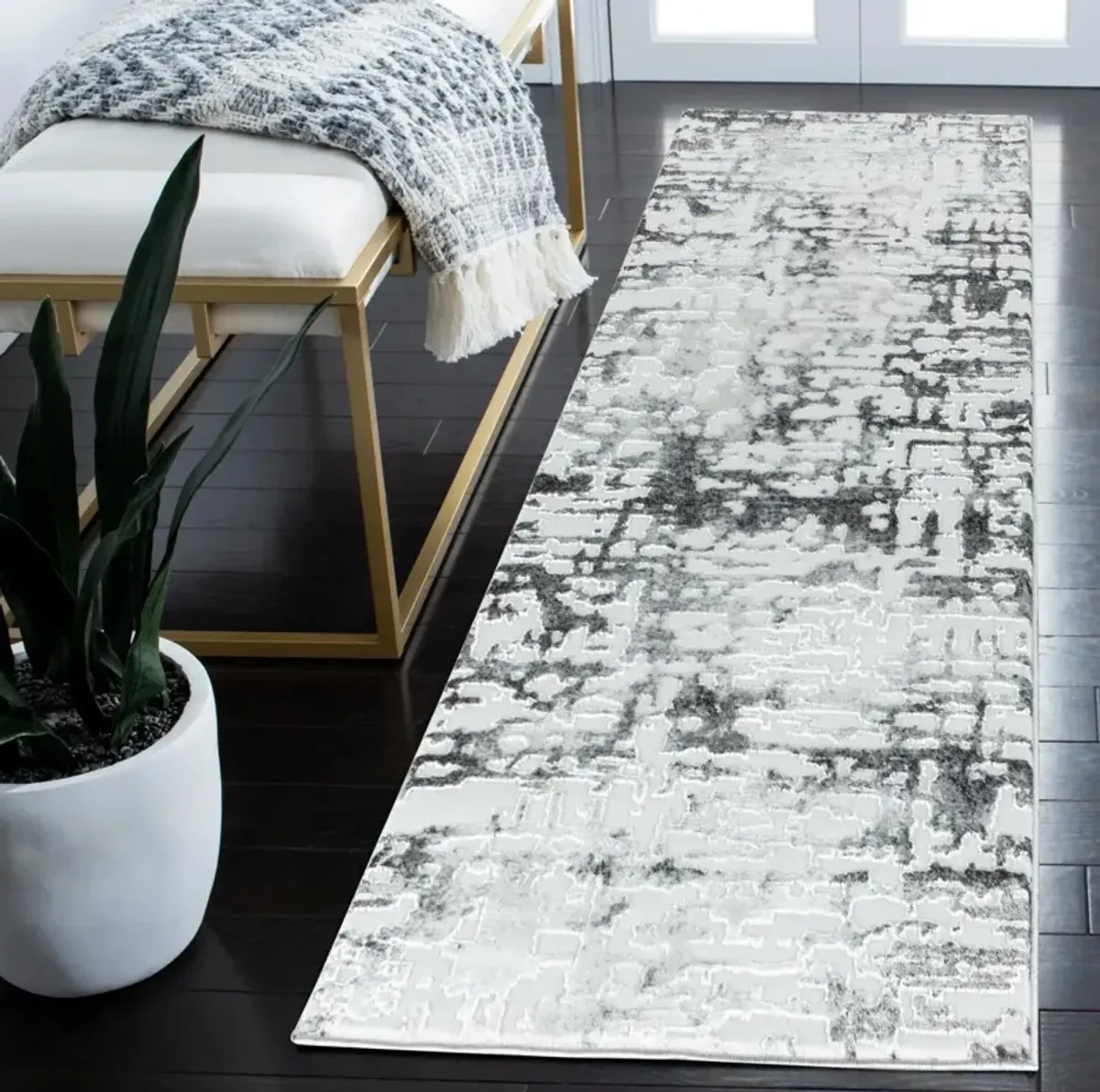 Astro 2' x 8' Runner - Gray/White