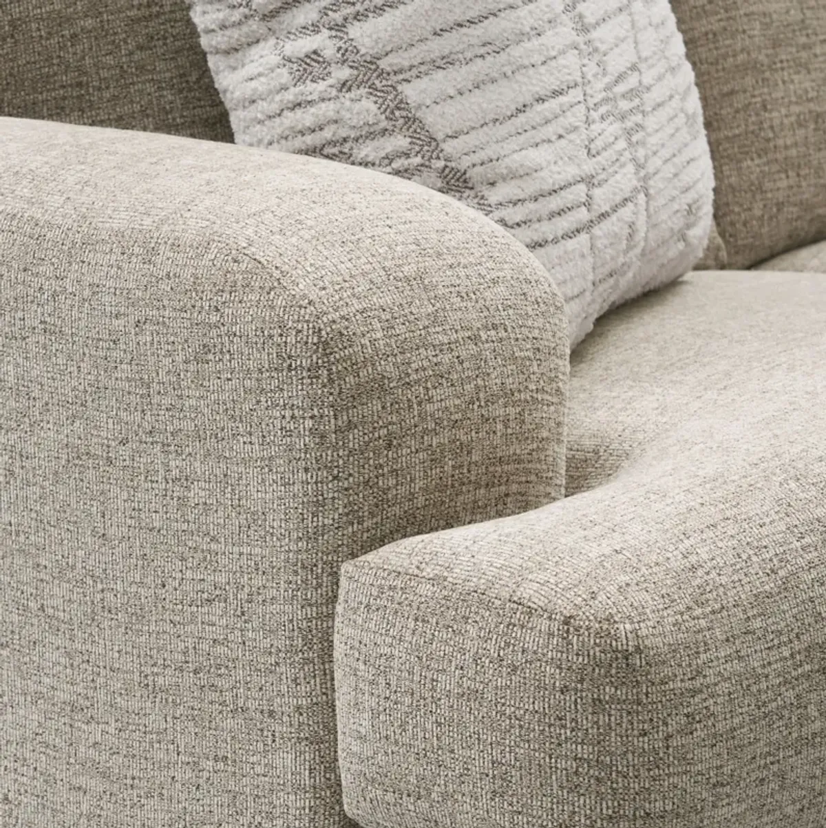 Roslyn Loveseat