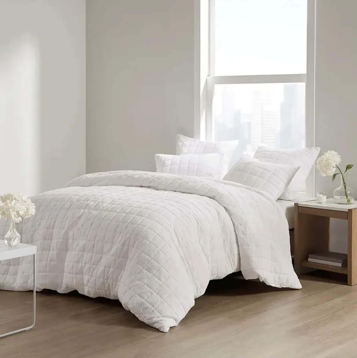 Aurora Full/Queen Comforter Set - White