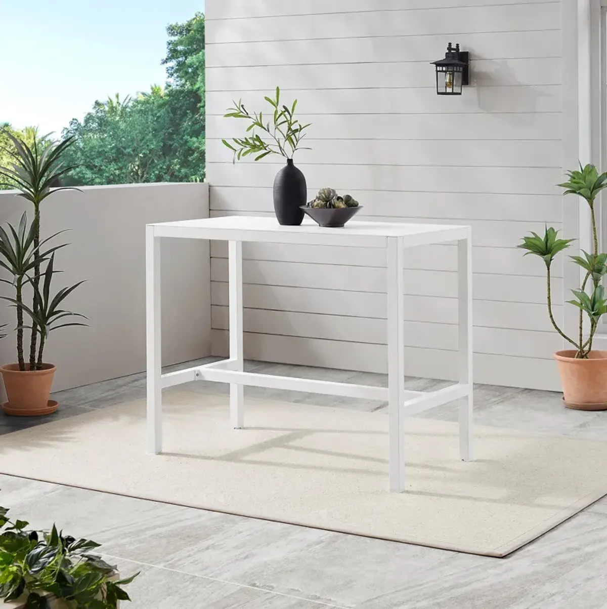 South Hampton Outdoor Bar Table - White