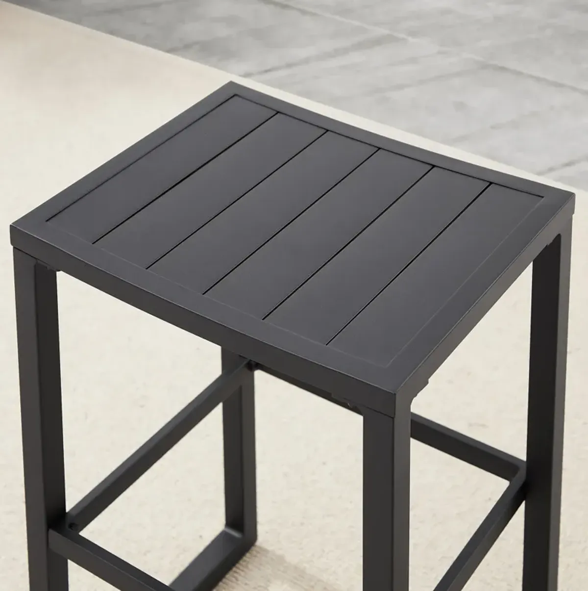 South Hampton Outdoor Bar Table and 4 Bar Stools - Black