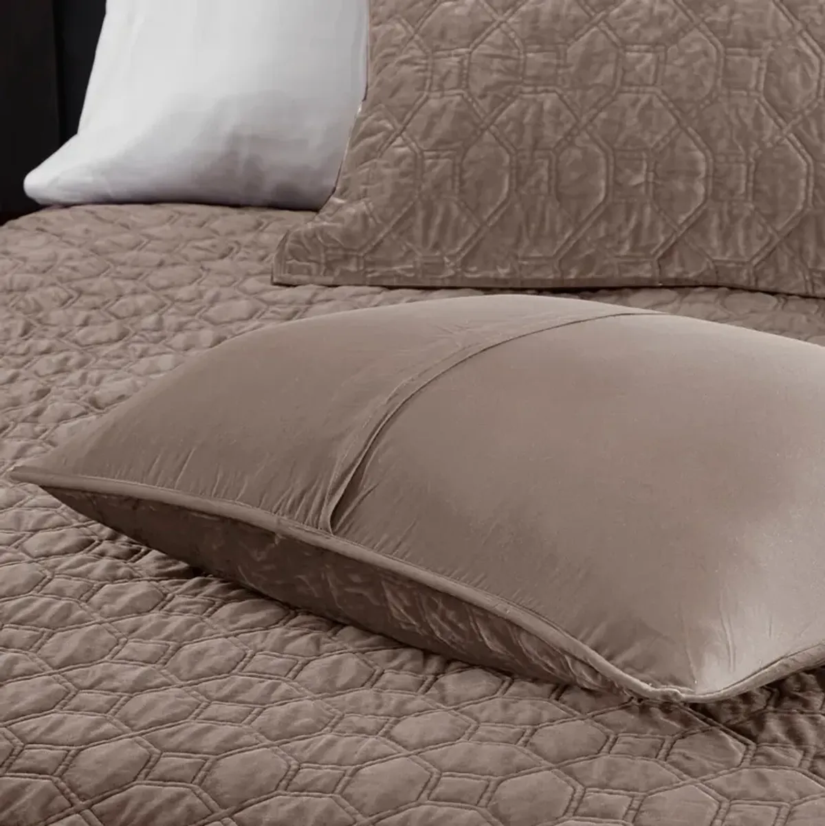 Coraline Full/Queen Quilt Set - Taupe