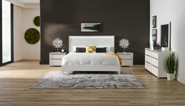 Selena 5-Piece Queen Bedroom Set with Dresser and Mirror - White