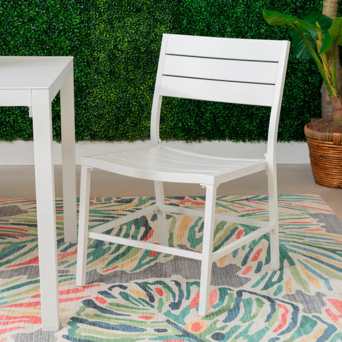 South Hampton Outdoor Dining Table, 2 Chairs and 2 Benches - White