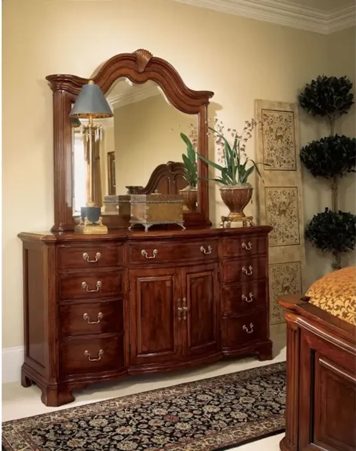 Door Triple Dresser