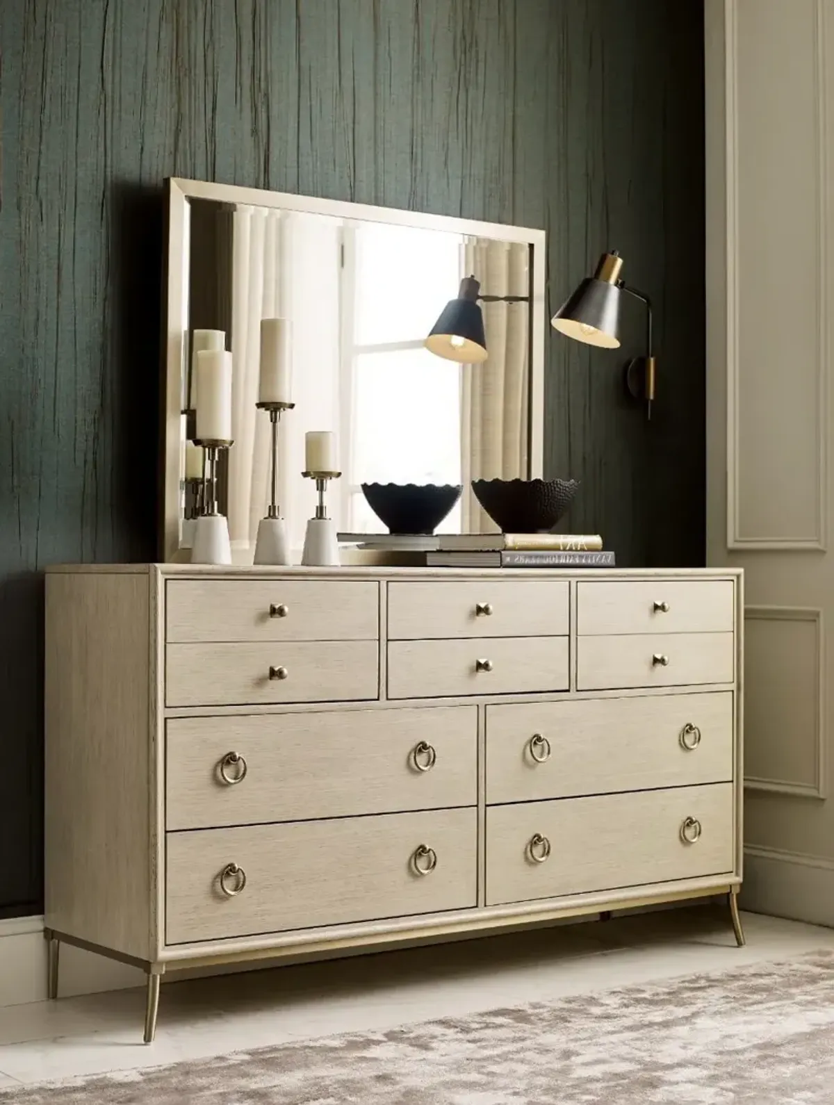 Straddella Dresser