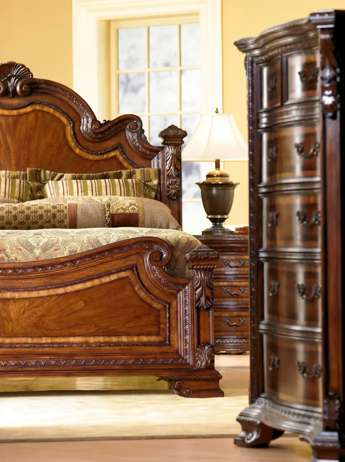 Old World-5/0 Estate Bed Headboard