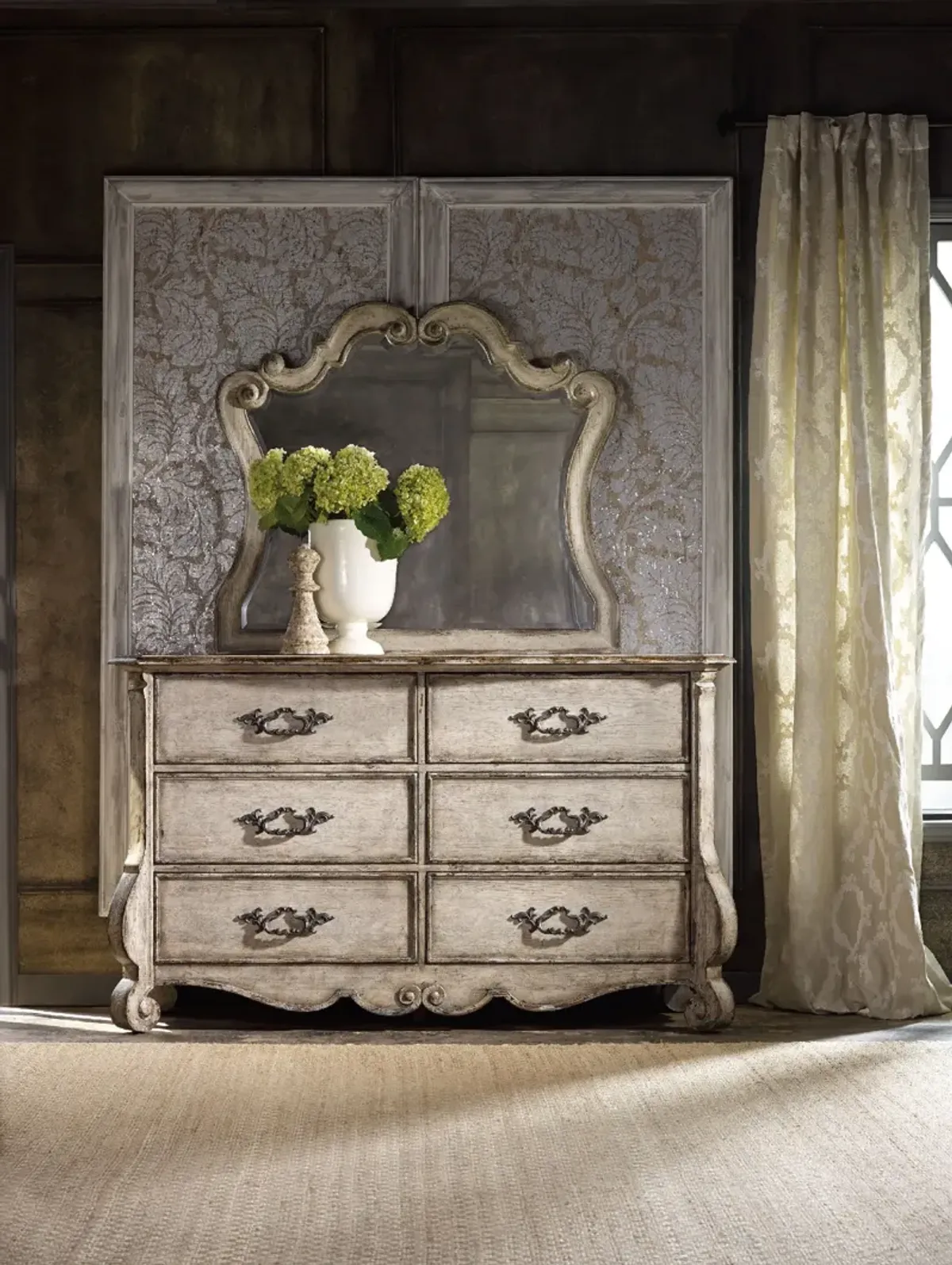 Chatelet Dresser