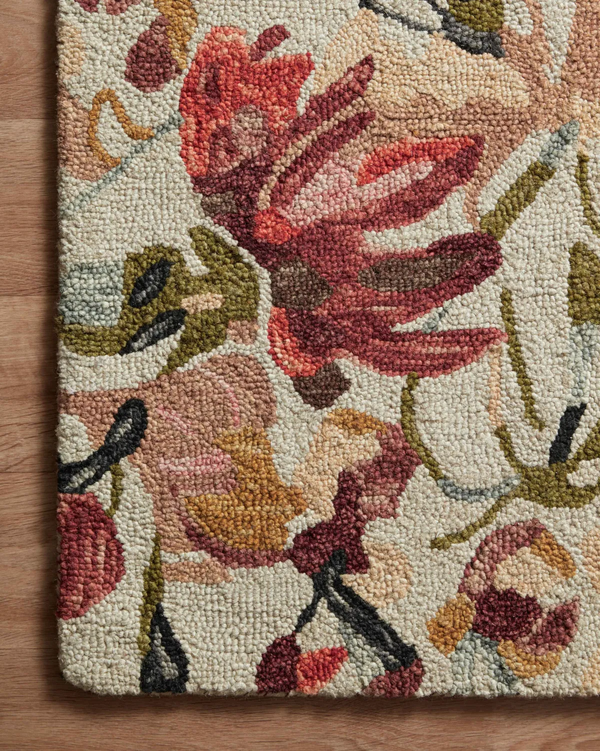 BELLADONNA BLM-01 IVORY/RASPBERRY 2'3 X 3'9 ACCENT RUG