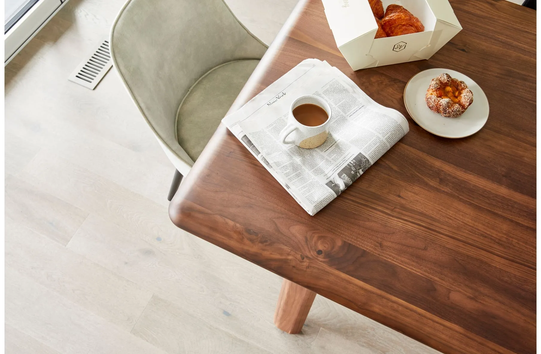 MALIBU DINING TABLE WALNUT