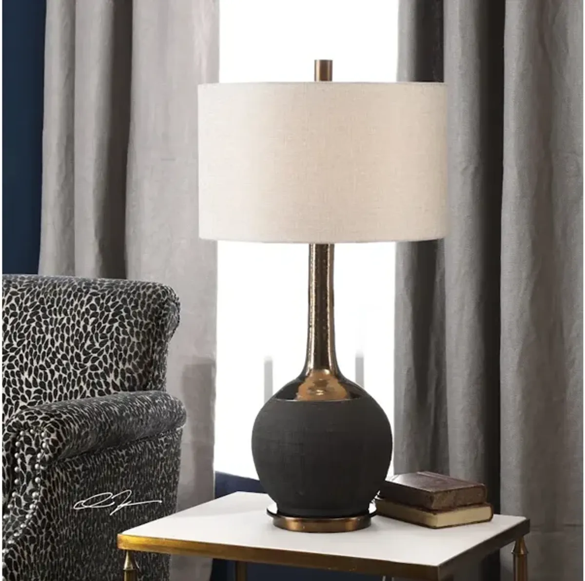 Arnav Textured Black Lamp