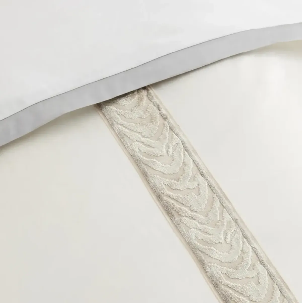 Gianna Frame Bedding - Silver