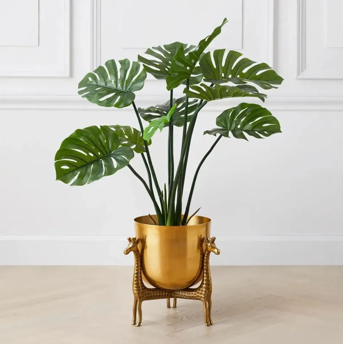 Nikki Chu - Giraffe Planter