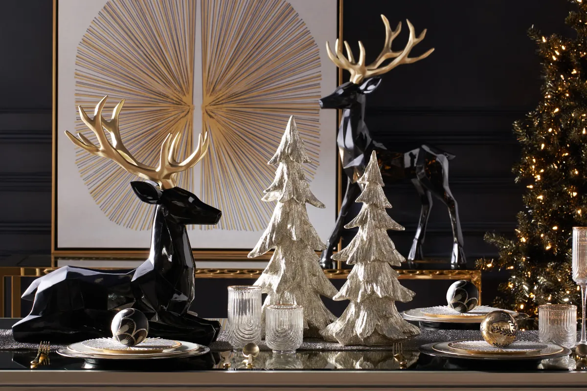 Pre-Lit Black And Gold Tree 7'