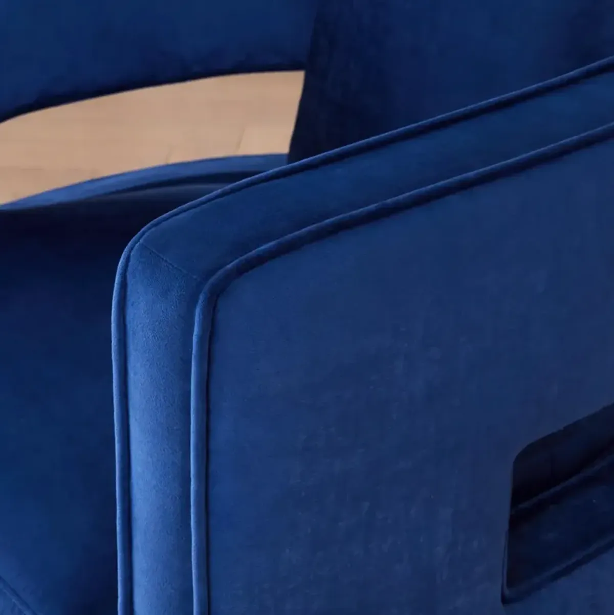 Lottie Swivel Chair