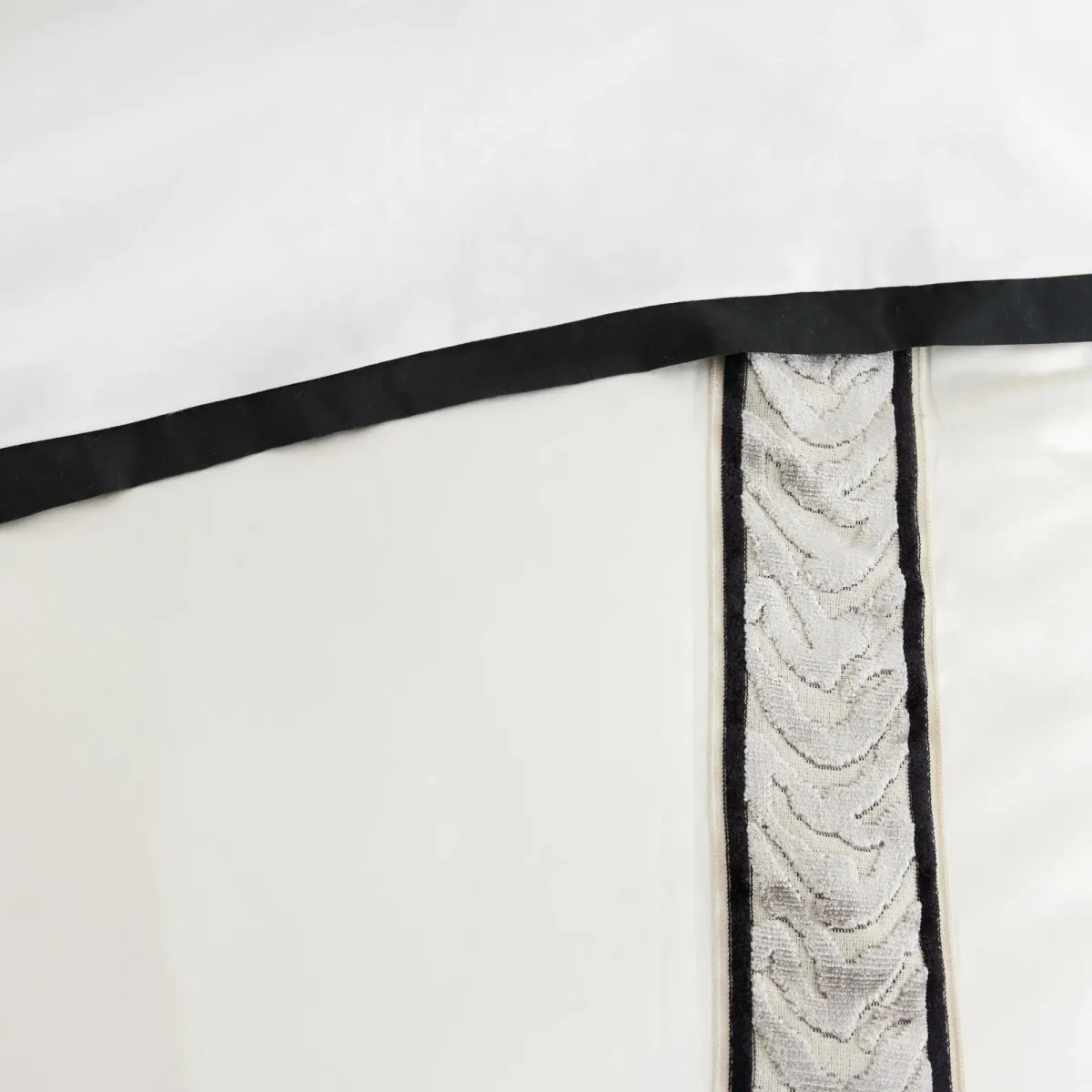 Gianna Frame Bedding - Grey/Black