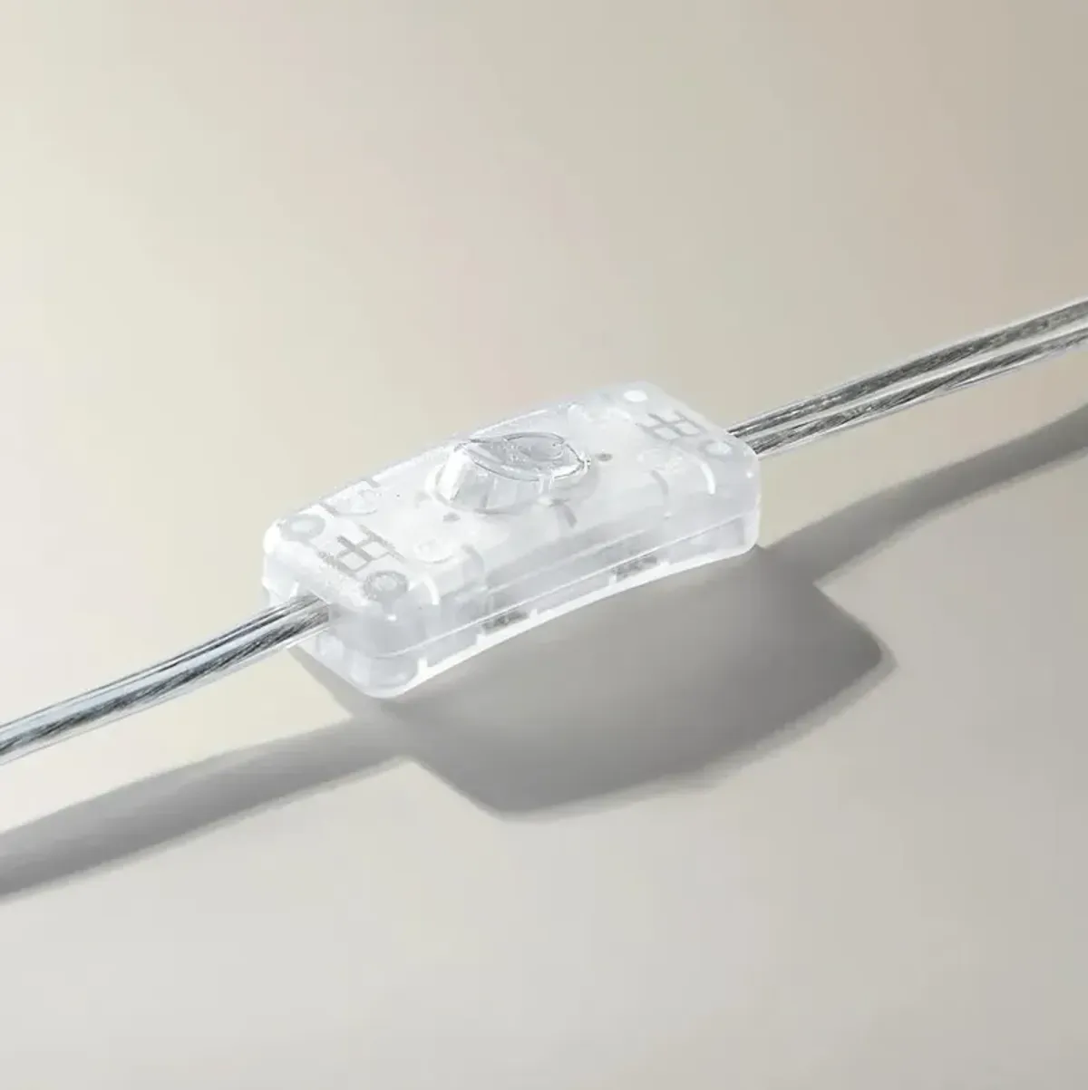 Arlen Metal Table Lamp - White