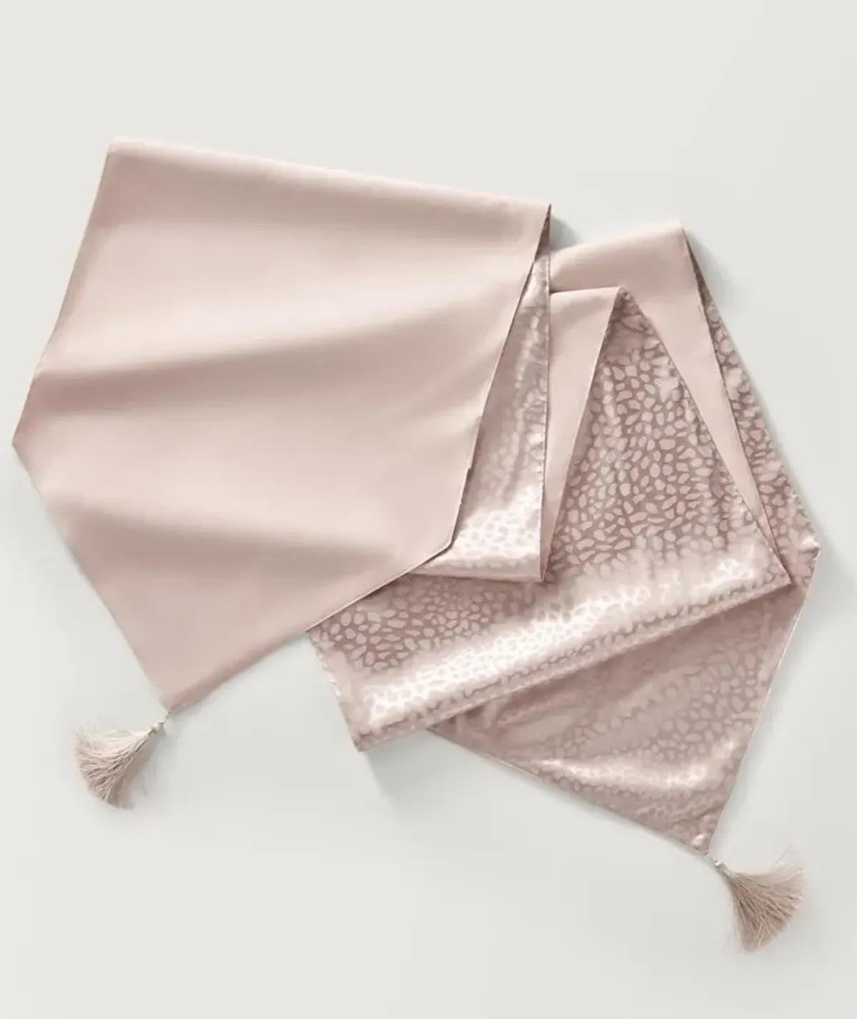 Spotted Tassel Runner - Soft Mauve